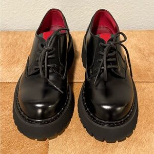 Gucci Thea Leather Derby Shoes